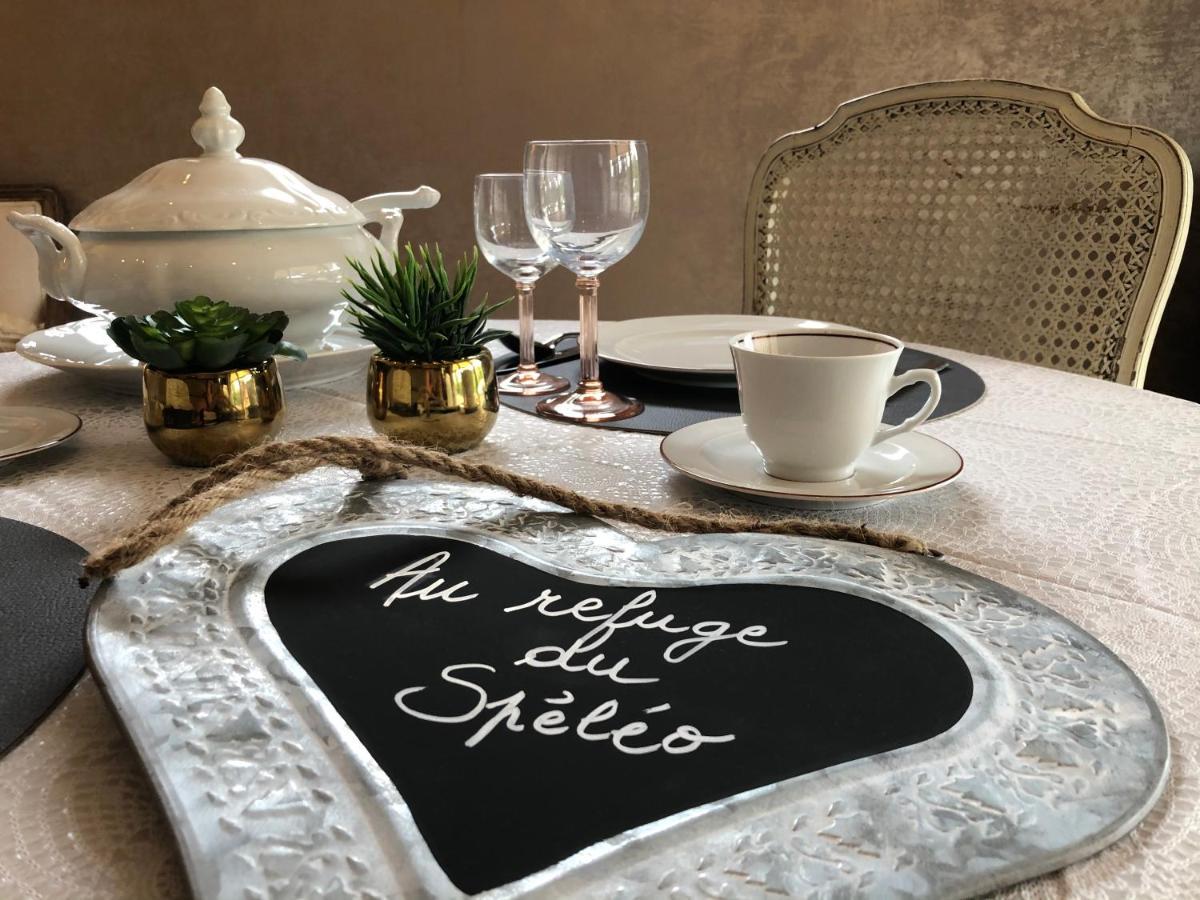 Au Refuge Du Speleo Bed & Breakfast Hotton Luaran gambar