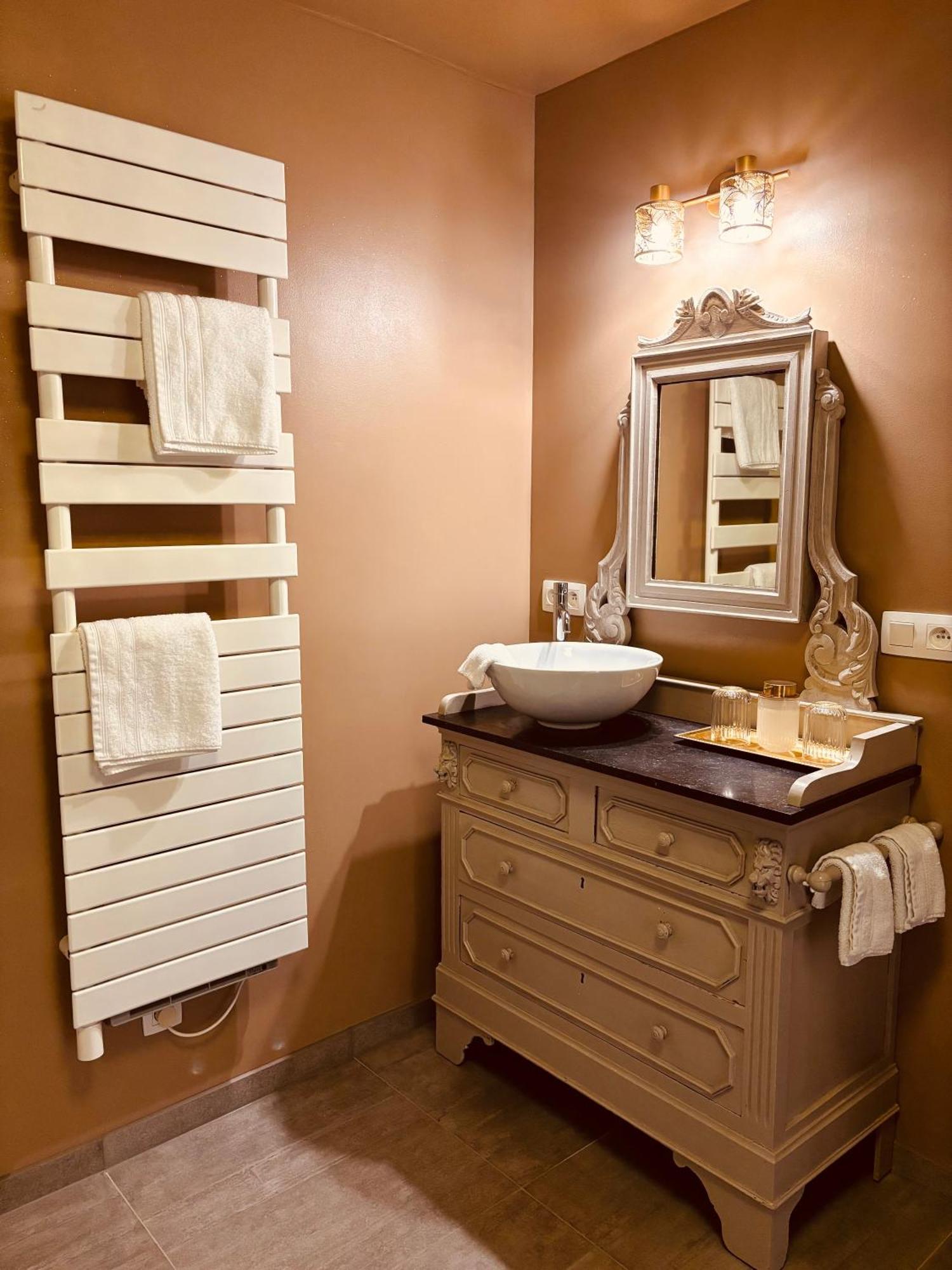 Au Refuge Du Speleo Bed & Breakfast Hotton Luaran gambar