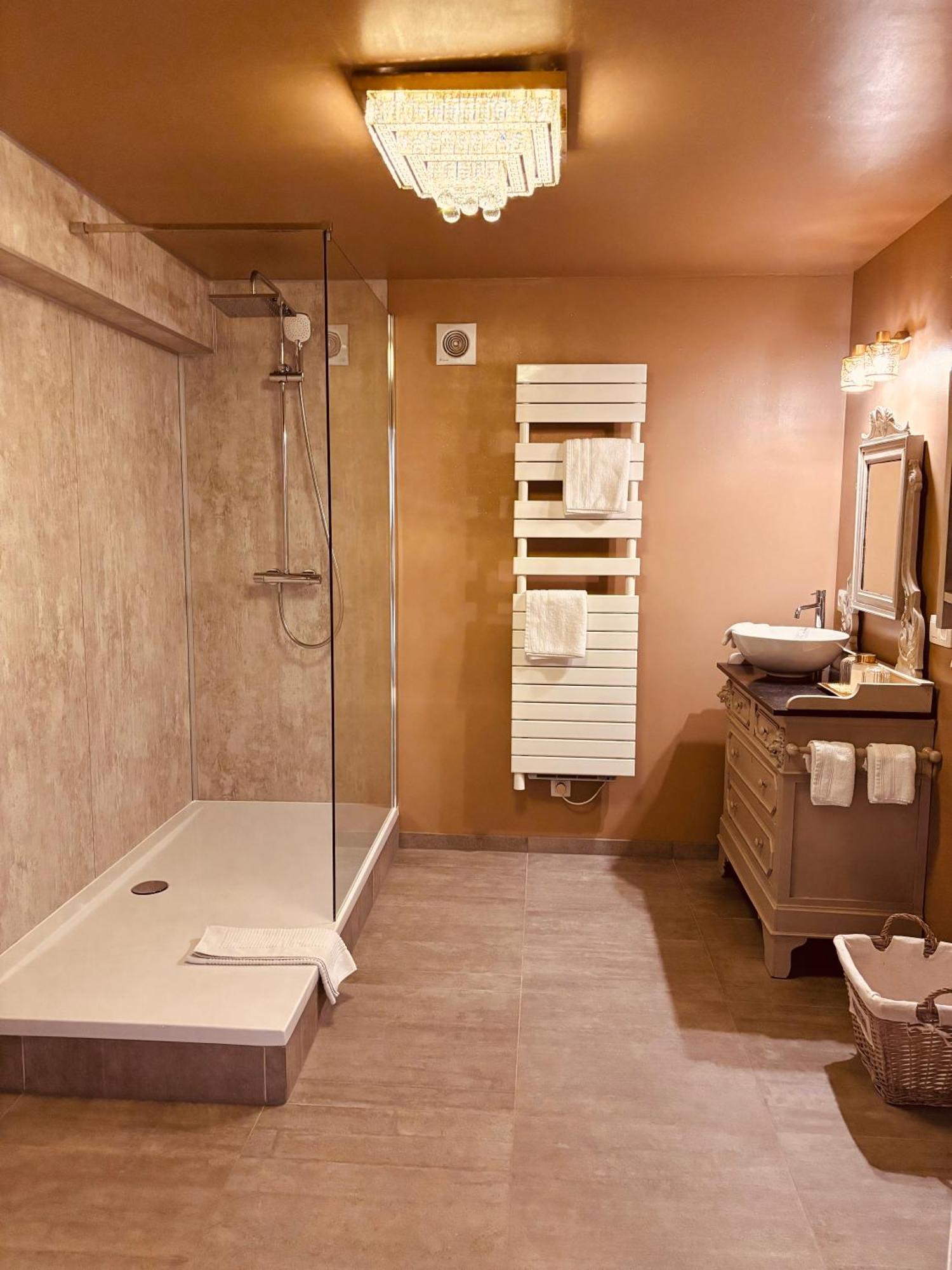 Au Refuge Du Speleo Bed & Breakfast Hotton Luaran gambar